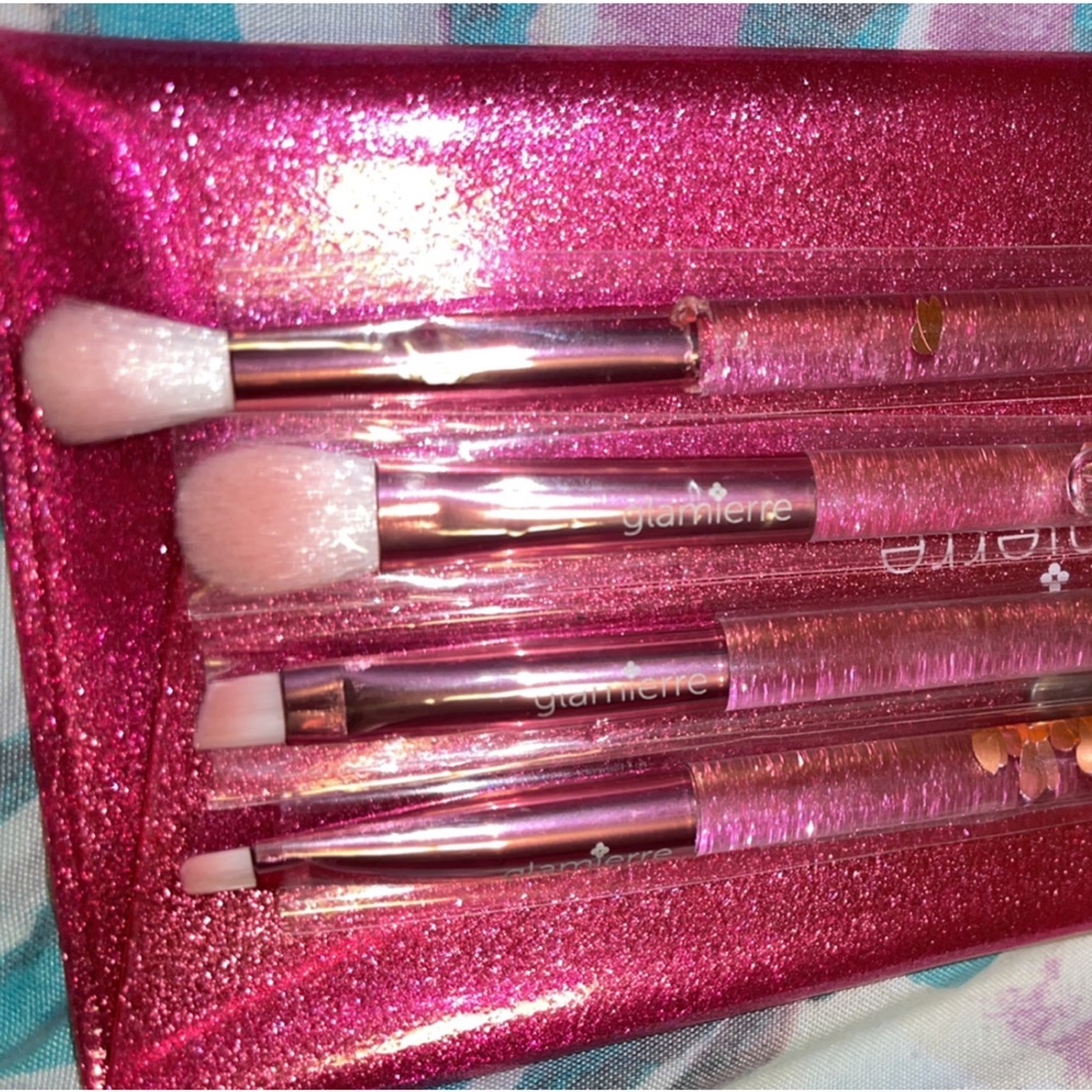 Heart makeup brush